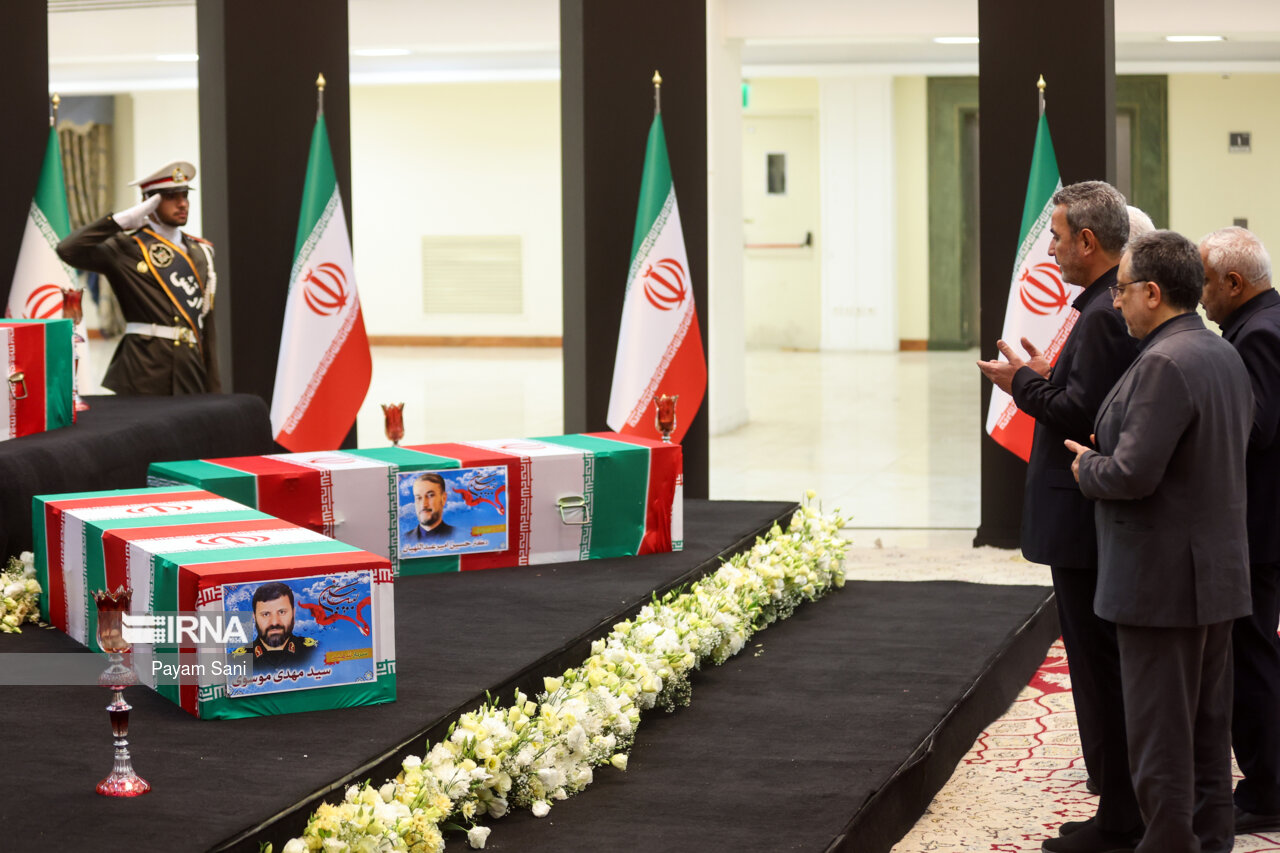 ادای احترام مقامات کشورها به رئیس جمهور شهید