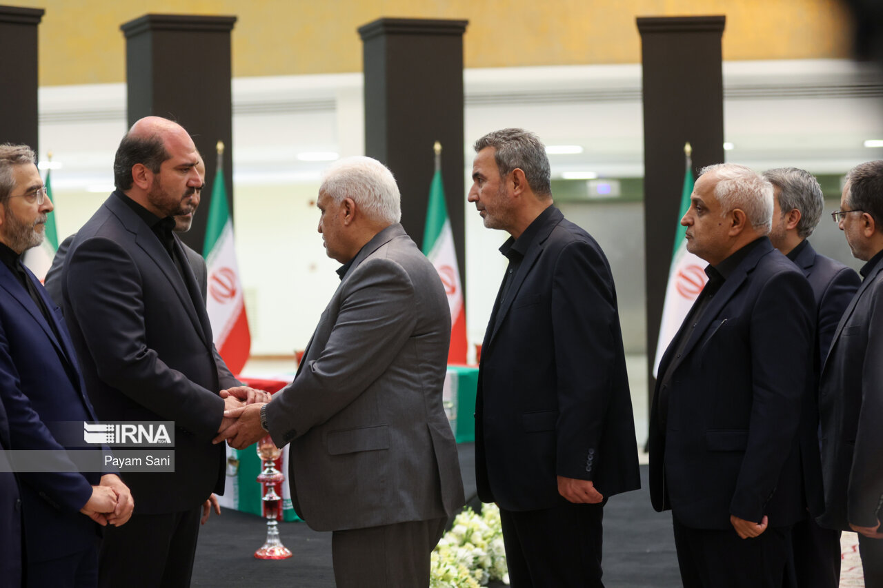 ادای احترام مقامات کشورها به رئیس جمهور شهید