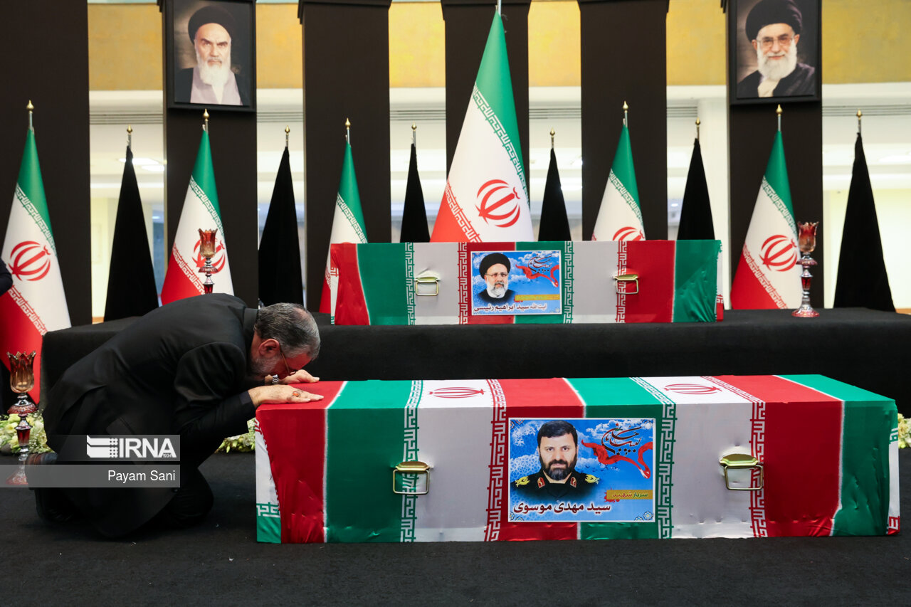 ادای احترام مقامات کشورها به رئیس جمهور شهید