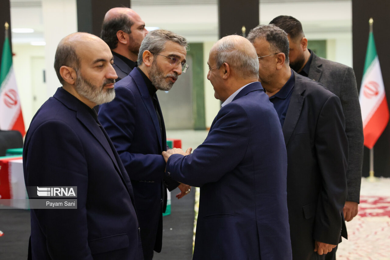 ادای احترام مقامات کشورها به رئیس جمهور شهید