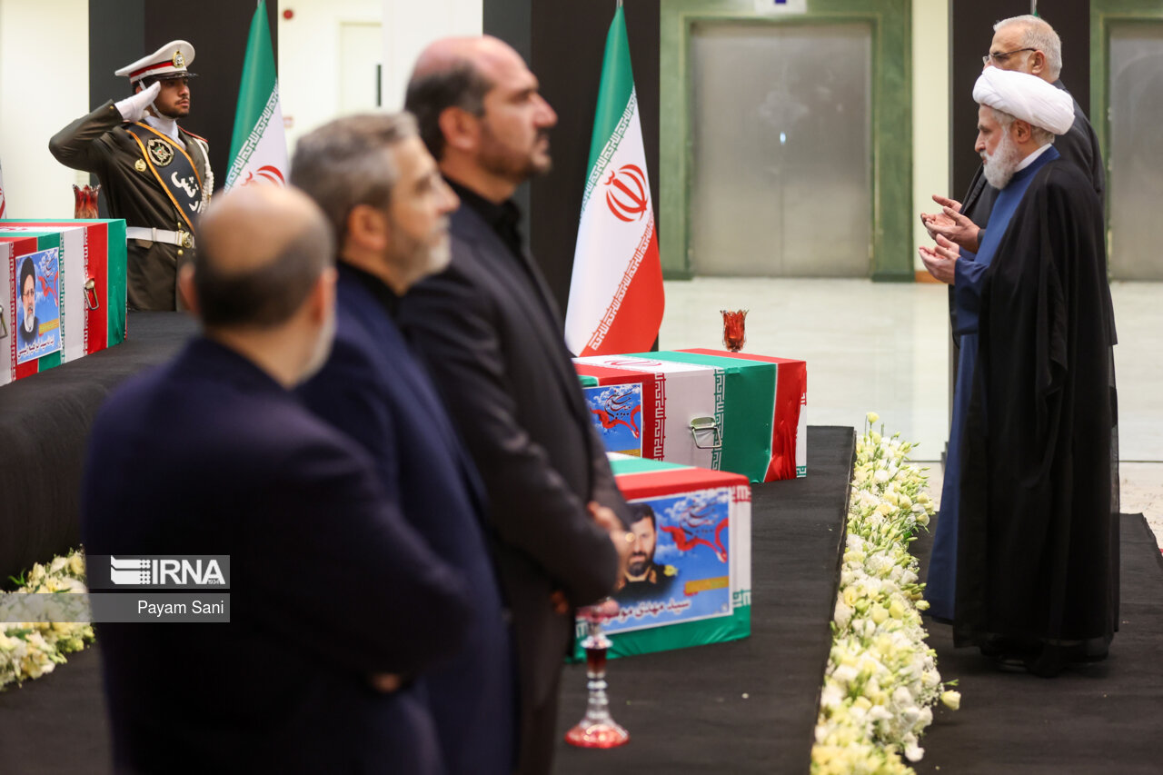 ادای احترام مقامات کشورها به رئیس جمهور شهید