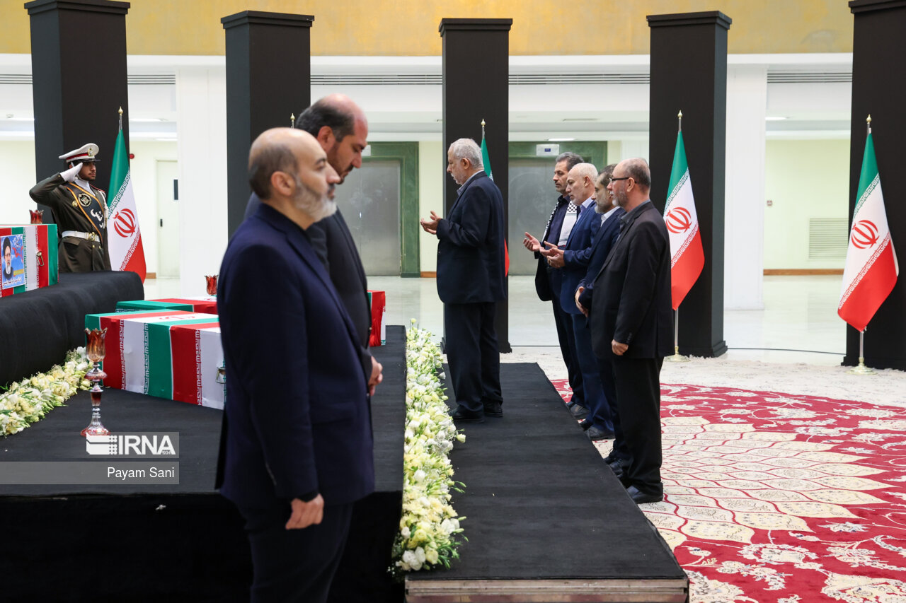 ادای احترام مقامات کشورها به رئیس جمهور شهید