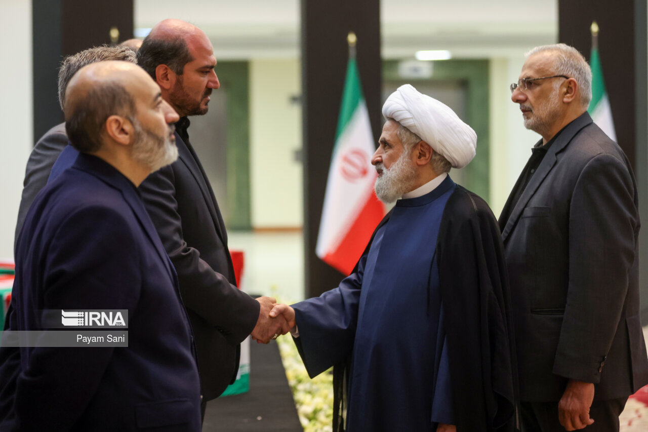 ادای احترام مقامات کشورها به رئیس جمهور شهید