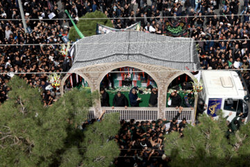 Ceremonia de procesión fúnebre por el presidente Raisi en Biryand