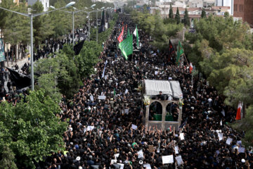 Ceremonia de procesión fúnebre por el presidente Raisi en Biryand