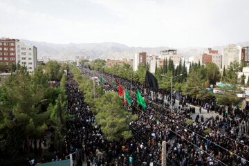 Ceremonia de procesión fúnebre por el presidente Raisi en Biryand