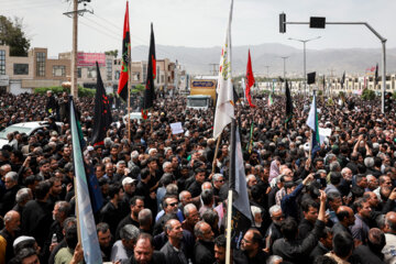 Ceremonia de procesión fúnebre por el presidente Raisi en Biryand