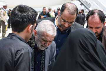 استقبال از پیکر آیت الله «سید ابراهیم رئیسی» در فرودگاه مشهد