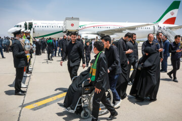 استقبال از پیکر آیت الله «سید ابراهیم رئیسی» در فرودگاه مشهد