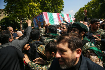 Ceremonia fúnebre por el mártir Hosein Amir Abdolahian