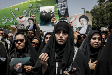 Ceremonia de procesión fúnebre del presidente mártir Raisi en Mashhad