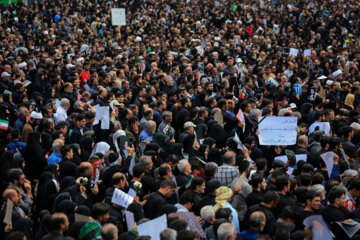 Ceremonia de procesión fúnebre del presidente mártir Raisi en Mashhad