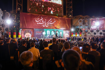 میدان امام حسین(ع) میزبان آئین شام غریبان شهدای خدمت