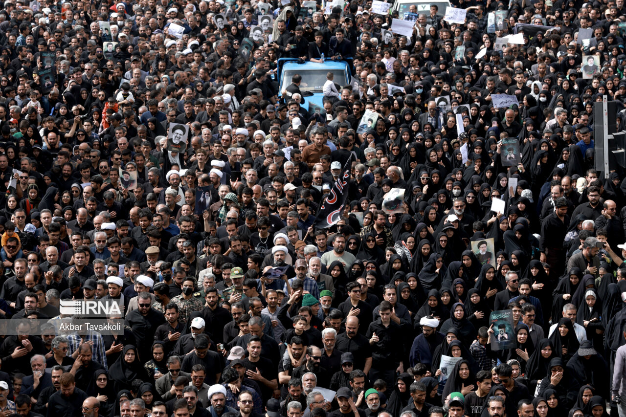 بیر جند میں شہید صدر آیت اللہ سید ابراہیم رئیسی کے جنازے میں سوگواروں کی تاریخی شرکت
