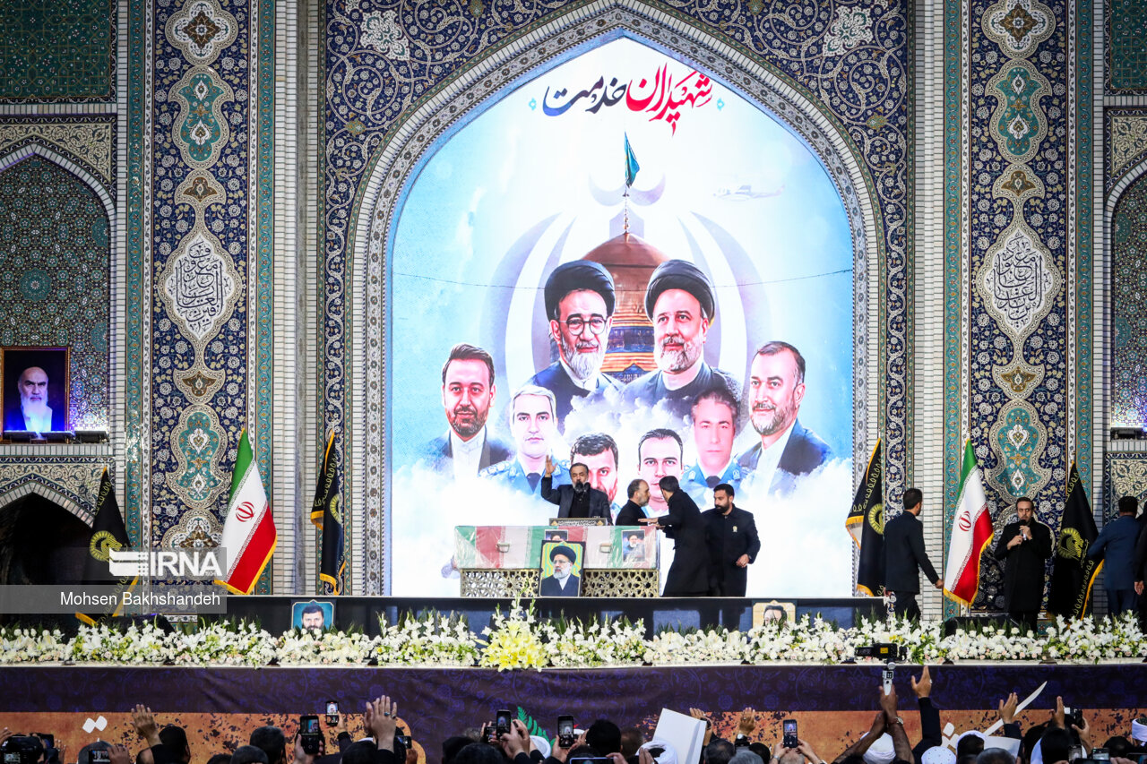 تشییع خادم الرضا در حرم رضوی