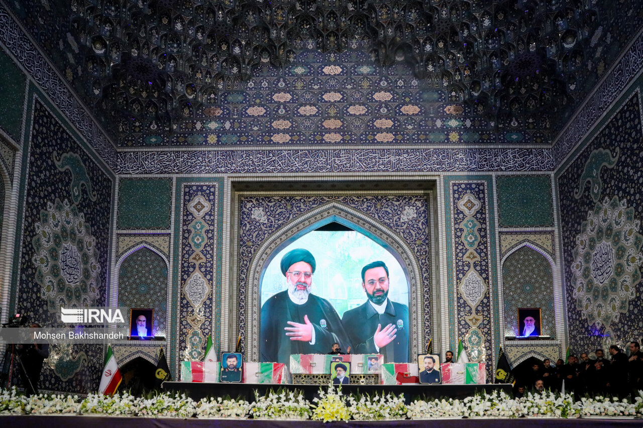 تشییع خادم الرضا در حرم رضوی