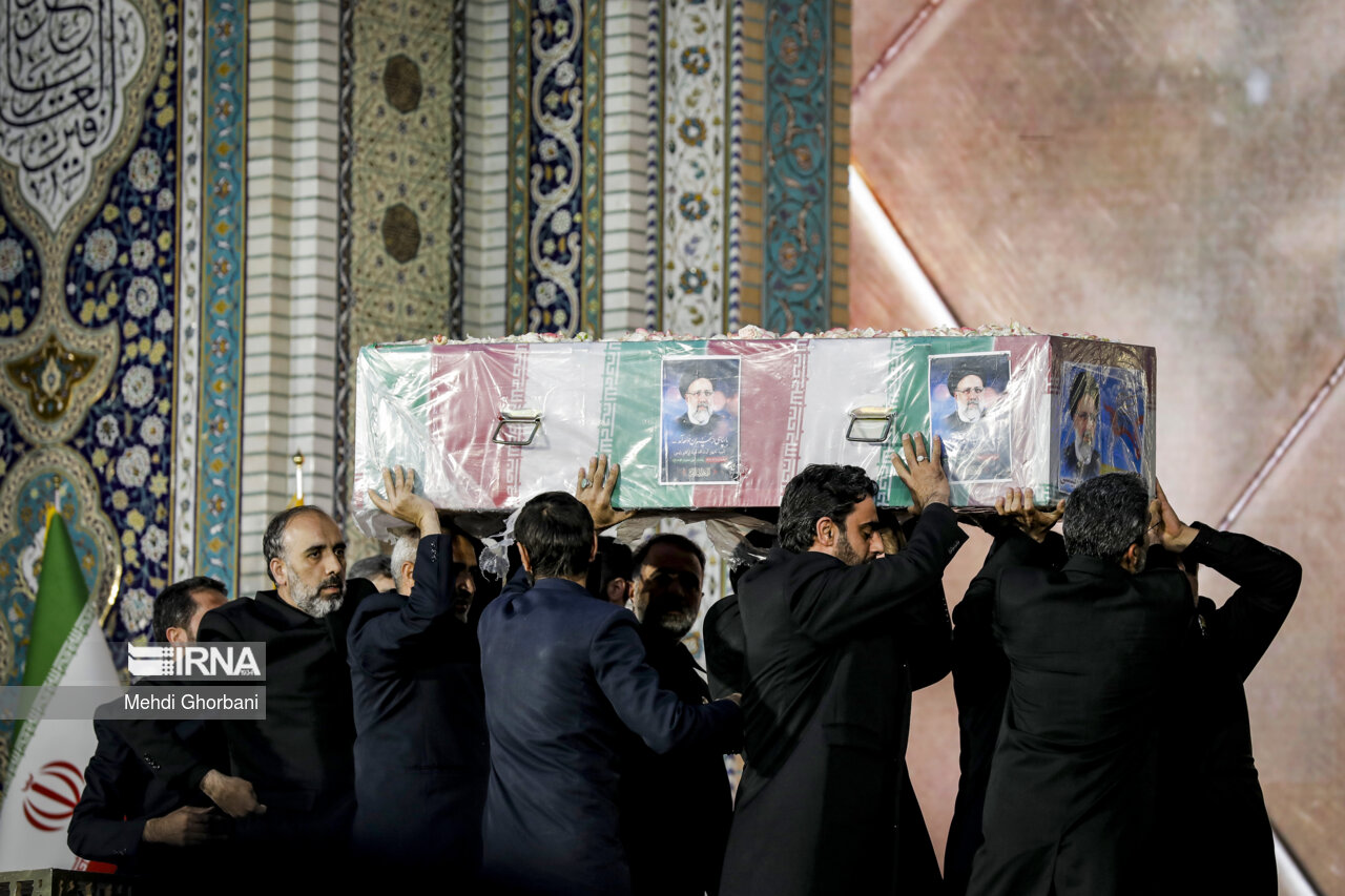 تشییع خادم الرضا در حرم رضوی
