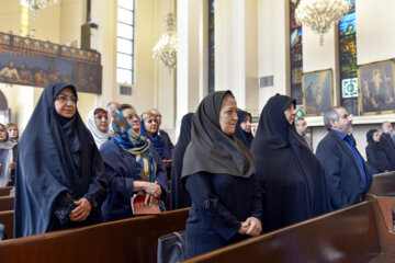 Cérémonie en l'honneur du martyr Raïssi à l'église Saint Sarkis à Téhéran