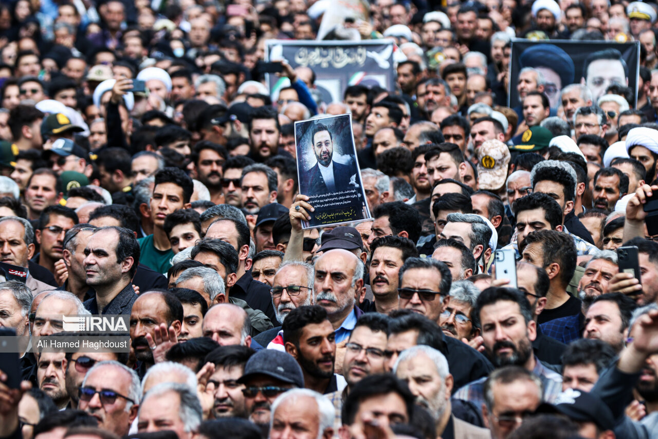 وداع با خادم شهیدان و شهید خدمت/شهید «رحمتی» در زادگاهش مراغه آرام گرفت وداع با خادم شهیدان و شهید خدمت/شهید «رحمتی» در زادگاهش مراغه آرام گرفت