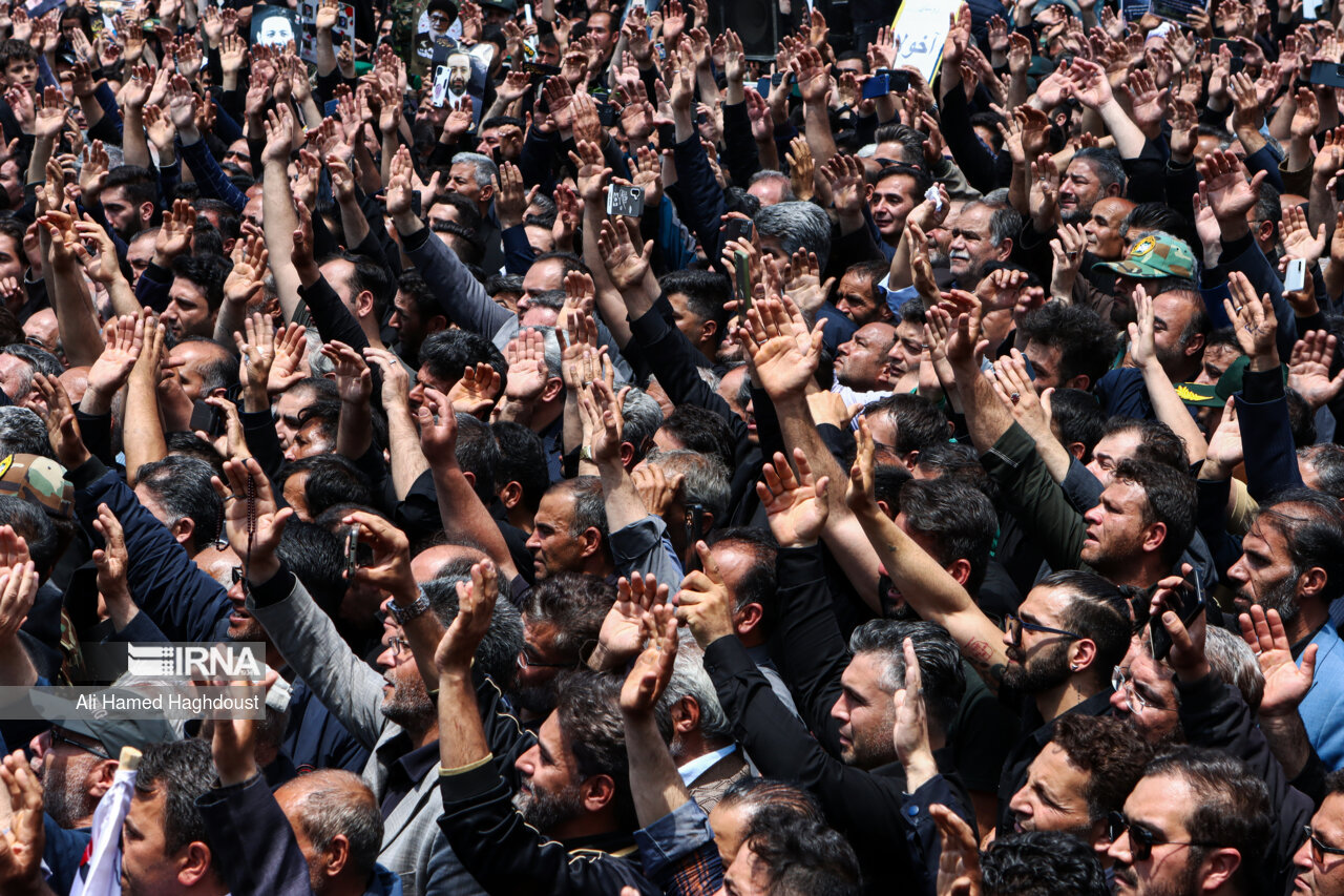 صحنههای فراموشنشدنی وداع با خادم مردم در مراغه خلق شد صحنههای فراموشنشدنی وداع با خادم مردم در مراغه خلق شد