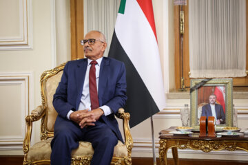  «حسین عوض» وزیر امور خارجه سودان 
