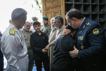 ورود فرزندان «شهید خلبان محسن دریانوش» به بزرگداشت شهدای خدمت در ستاد کل ارتش