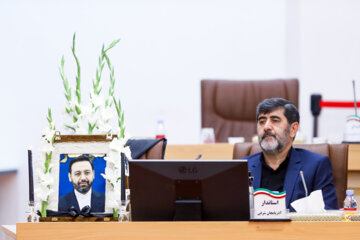 تصویر شهید مالک رحمتی استاندار اسبق آذربایجان شرقی در نشست هم اندیشی استانداران سراسر کشور