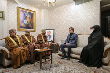 دیدار وزیر امور خارجه عمان با خانواده شهید «حسین امیر عبدالهیان»