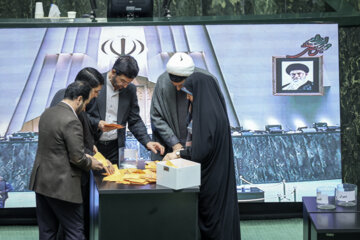 شمارش آرای کاندیداهای هیات رییسه مجلس دوازدهم در جلسه علنی مجلس شورای اسلامی- ۸ خرداد ۱۴۰۳