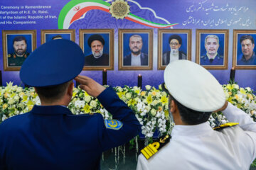 ادای احترام وابستگان نظامی خارجی مقیم تهران به شهدای خدمت