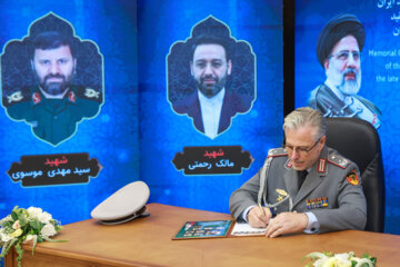 ادای احترام وابستگان نظامی خارجی مقیم تهران به شهدای خدمت