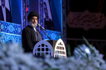 مراسم گرامیداشت رئیس جمهور شهید در میدان امام حسین (ع)