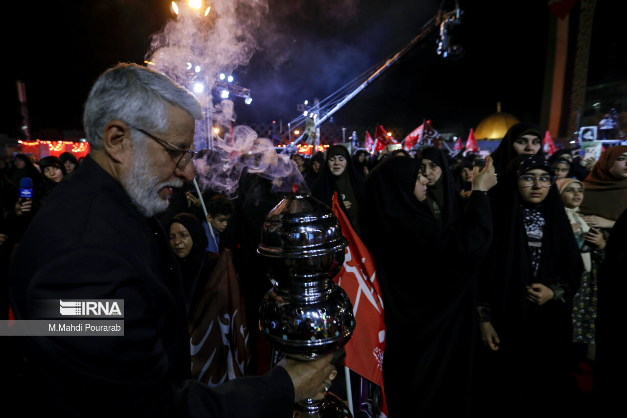 مراسم گرامیداشت رئیس جمهور شهید در میدان امام حسین (ع)