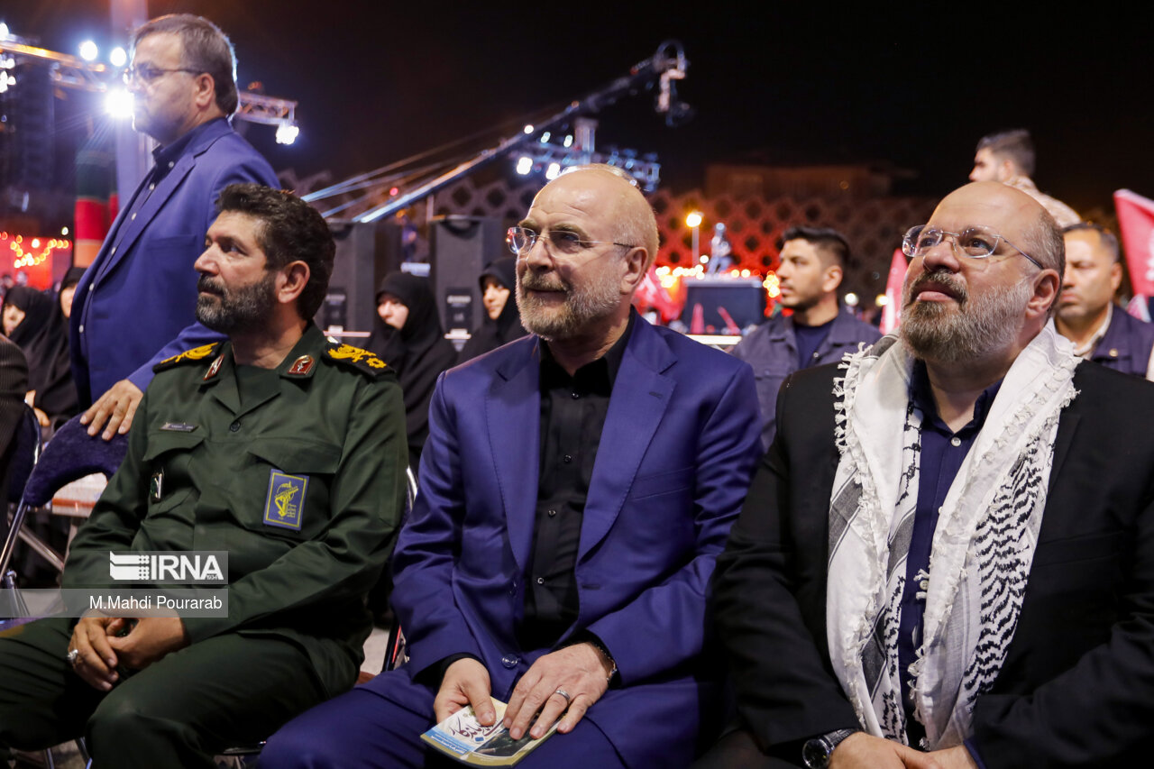 مراسم گرامیداشت رئیس جمهور شهید در میدان امام حسین (ع)