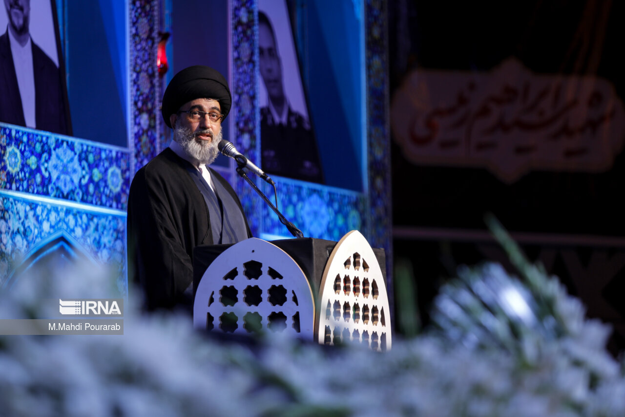 مراسم گرامیداشت رئیس جمهور شهید در میدان امام حسین (ع)