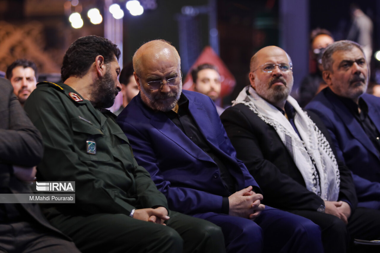 مراسم گرامیداشت رئیس جمهور شهید در میدان امام حسین (ع)