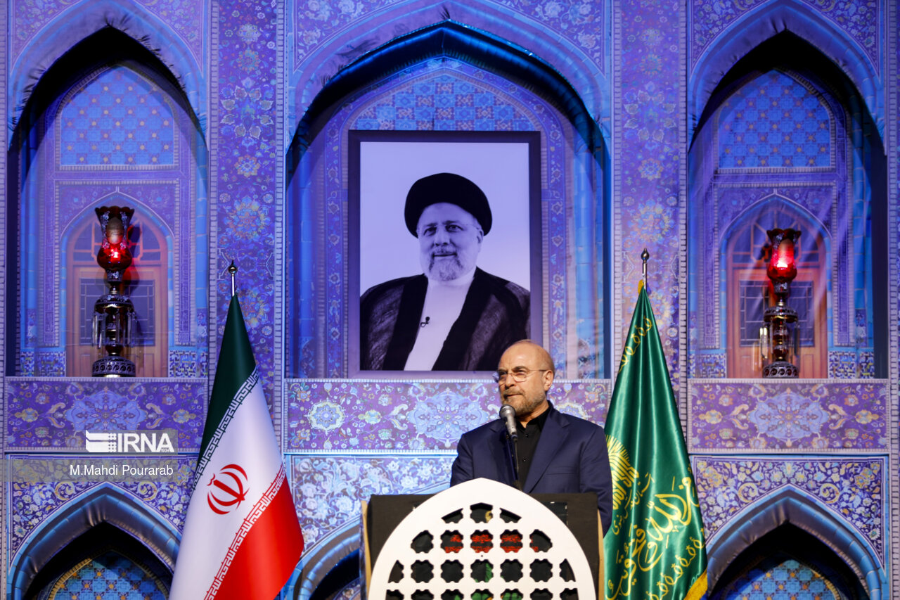 مراسم گرامیداشت رئیس جمهور شهید در میدان امام حسین (ع)