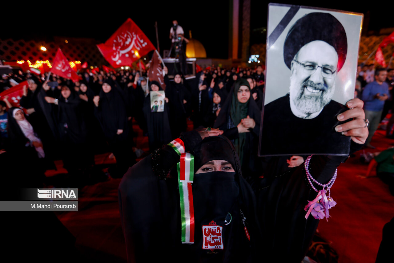 مراسم گرامیداشت رئیس جمهور شهید در میدان امام حسین (ع)