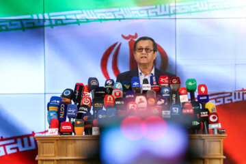 نشست خبری «عبدالناصر همتی» داوطلب چهاردهمین دوره انتخابات ریاست جمهوری