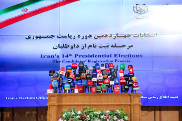 ورود اولین روحانی به انتخابات/ثبت نامی غیرمنتظره؛ خیز مجلسی ها برای ریاست جمهوری+بروزرسانی