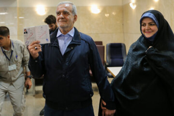 سومین روز ثبت نام داوطلبان چهاردهمین دوره انتخابات ریاست جمهوری- ثبت نام «مسعود پزشکیان»