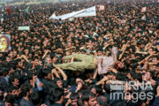 Ungesehene Bilder der größten Beerdigungszeremonie der Welt