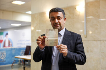 چهارمین روز ثبت نام داوطلبان انتخابات ریاست جمهوری- ثبت نام « حسن محمدیاری»