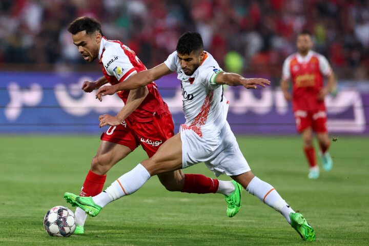 درویش:هم اوسمار می ماند هم اورونوف/ به ۲ بازیکن پرسپولیس پیشنهاد دلاری دادند