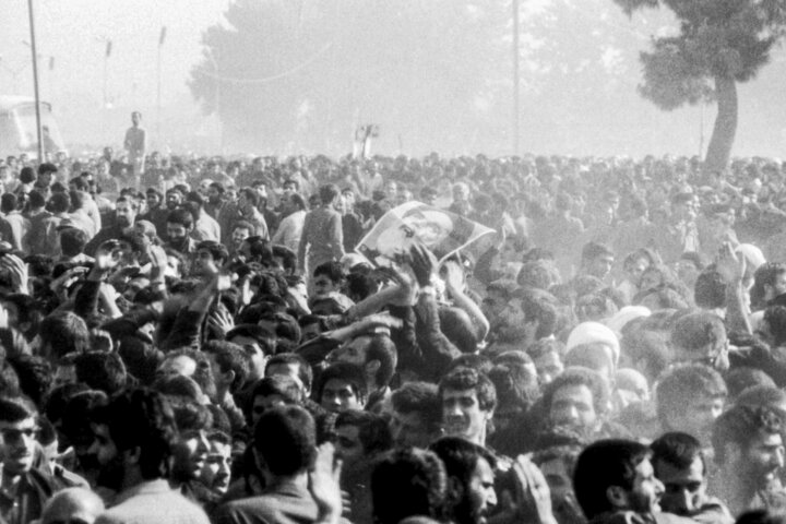 Bir Millətin Yası: İmam Xomeyninin Əbədi Səfəri