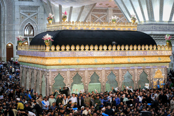 آغاز مراسم شب سالگرد ارتحال حضرت امام خمینی (ره)در حرم مطهر