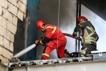 آتش سوزی در برج «مونا» کیش بدون تلفات جانی مهار شد