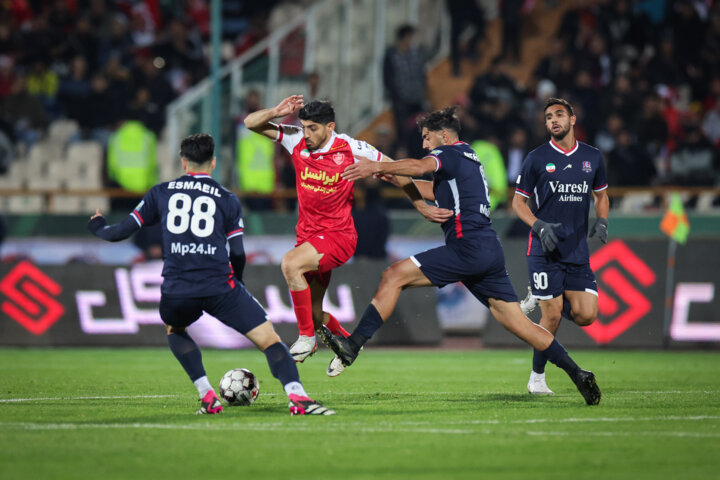 لیگ برتر فوتبال- پرسپولیس و نساجی