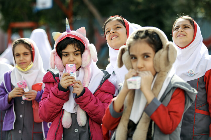 طرح توزیع شیر در تمامی مدارس ابتدایی کشور اجرا شدهاست