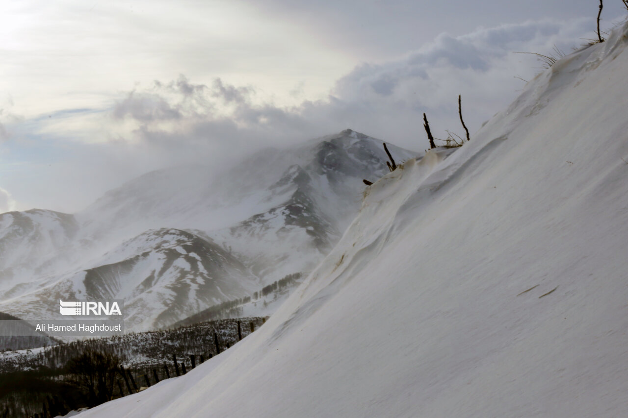 آغاز بهمن آذربایجانشرقی با برف/مدارس غیرحضوری شد آغاز بهمن آذربایجانشرقی با برف/مدارس غیرحضوری شد